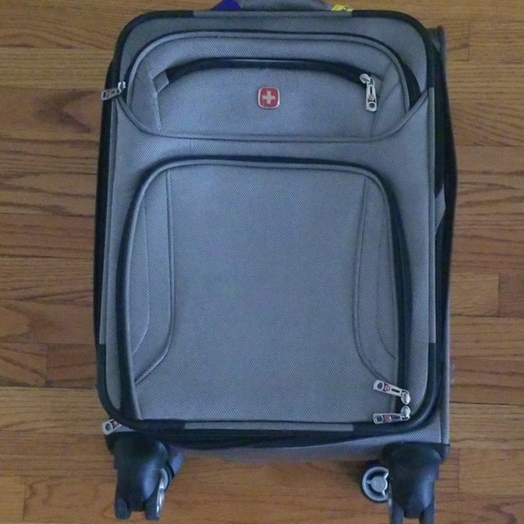 SwissGear Accessories Swiss Gear Carry On Gray All Whees Luggage